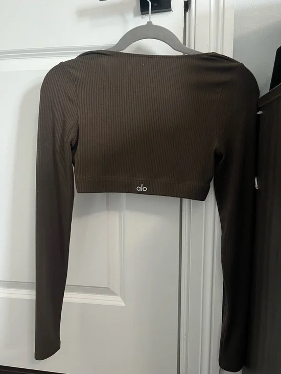 ALO Yoga Brown Ribbed Long Sleeve Crop Top - Picture 6 of 6